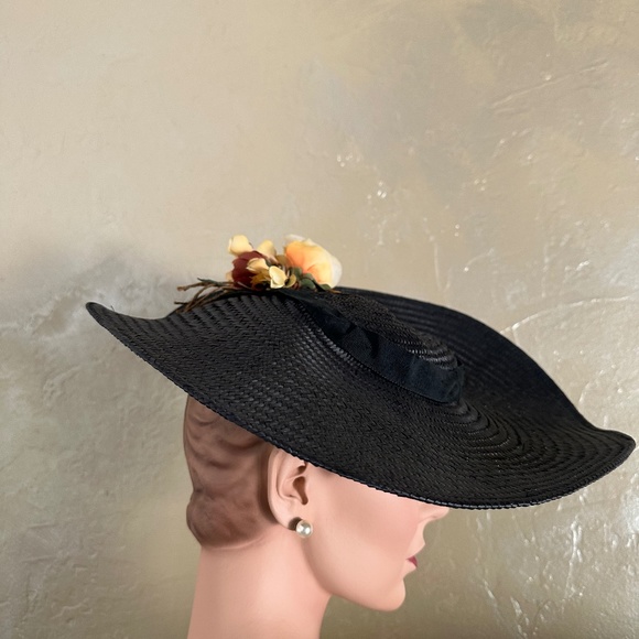 FABULOUS 1940s\' BLACK STRAW WIDE BRIM TILT HAT WITH FABRIC FLOWERS AND BOWS main image 6